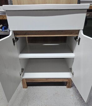 REZERVOVANE Darujem zostavu kúpeľňových skriniek - 4