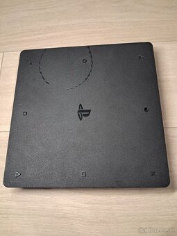 PS4 slim 500GB, 2 ovládače, 4 hry - 4