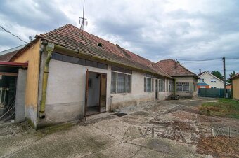 Na predaj veľký pozemok so starším rodinným domom pri Senci - 4