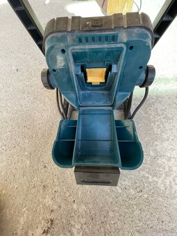 Makita svetlo DML805 - 4