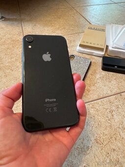 iPhone XR 128 GB Black - 4