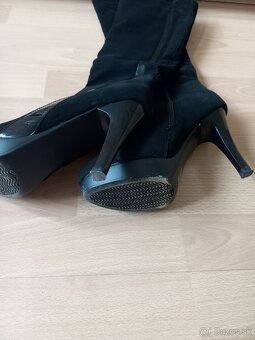 Čierne vysoké čižmy na platforme - 4