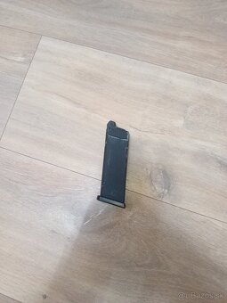 Plynová airsoft zbraň - 4