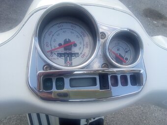 Predám skúter-moped Vespa 125 - 4