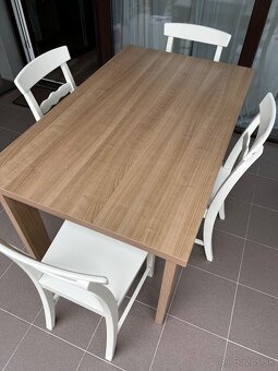 Stôl a stoličky - 4