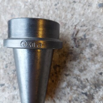 Redukcie  a upinače ISO 40 - 4