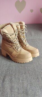 Béžové dámske zimné zateplené topánky - 4