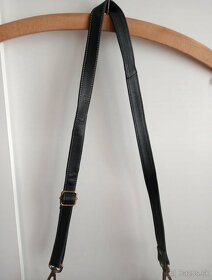 Kožená kabelka crossbody čierna - 4