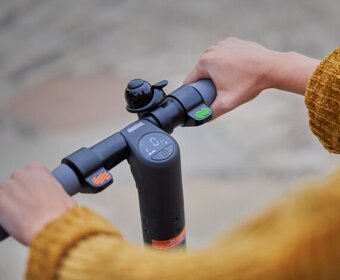 Kobežka Ninebot by Segway KickScooter E25E NOVÁ - 4