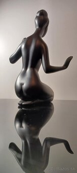 PREDANE. Krásna malo vídaná porcelánová soška - 4