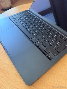 MacBook Air 13" M2 SK 2022 Polnočný - 4