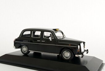1:43 Austin FX4 - 4