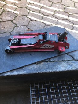 Predám hydraulicky zdvihak pod auto jaštericu - 4