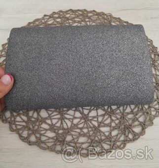 Strieborná nová kabelka s retiazkou cez rameno - 4