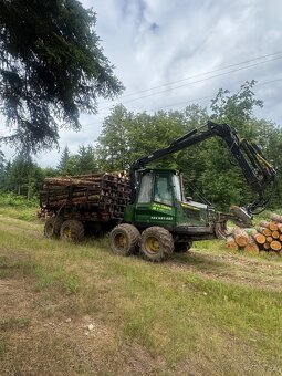 John Deere 810D - 4