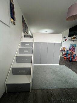 Detská posteľ na mieru so šmykľavkou a úložným priestorom - 4