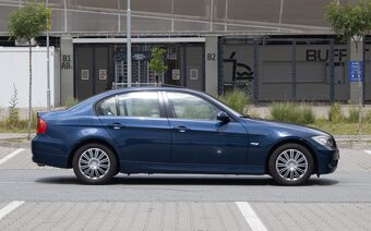 BMW 318i (E90) z roku 2005 - 4