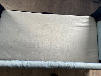 Skladacia postielka s matracom - 4