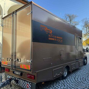 Obytný automobil Iveco - 4