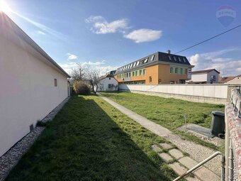 Na predaj veľký pozemok 1113m2 so starším rodinným domom - 4