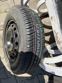 Predám 4xgumy s elektrónmi + rezerva 175/70 R13 82T - 4