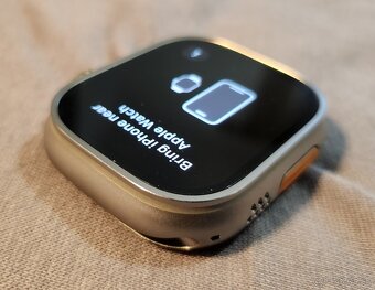Apple Watch Ultra 2 Natural Titanium Milanese Loop - 4