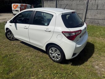 Toyota Yaris Hibrid 1.5 - 4