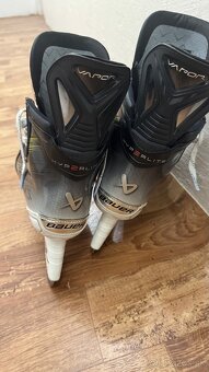 Bauer korčule CCM HYPERLITE 2 veľkosť 6.5 FIT3 - 4