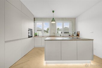 Moderný rodinný dom v obci Kostolné Kračany, časť Amadeho Kr - 4