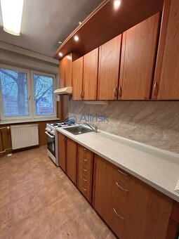 REZERVOVANÝ  3-izbový byt v tehlovej zateplenej bytovke so  - 4