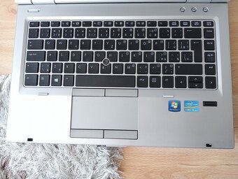 HP elitebook 8470p / 4gb ram / Intel core i5 / ssd / Win 7- - 4