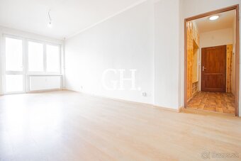 REZERVOVANÉ - Kompletná rekonštrukcia - 2-izbový byt s loggi - 4