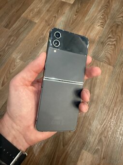 Samsung Z FLIP 4 — poškodený  - 4