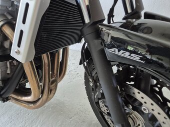 Suzuki GSF650A - 4
