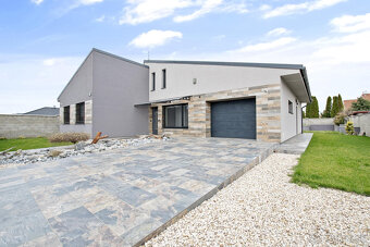Na predaj moderne zariadená 5-izbová rodinná vila s veľkory - 4