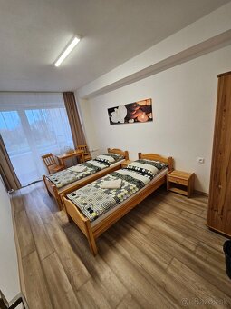 Masívny nábytok - nočné stolíky - 4