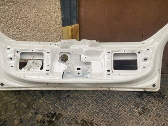 VW UP zadna kapota - 4