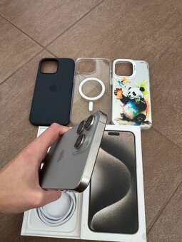 Apple iPhone 15 Pro Max 256GB Natural Titanium- top - 4
