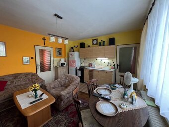 Rodinný dom s hospodárskou budovou a pekným pozemkom - DOHŇA - 4