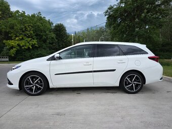 Toyota Auris 1,6 Benzin Automat Top Stav kúpene na Sk - 4