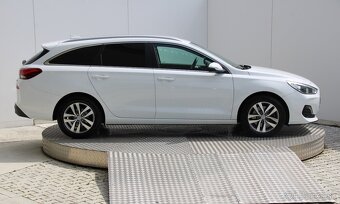 HYUNDAI i30 CW Family 1,6 CRDi 85 kW - 4