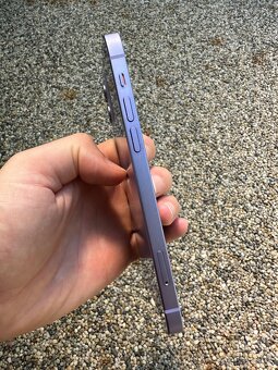 iPhone 12 - baterie 94% - 4