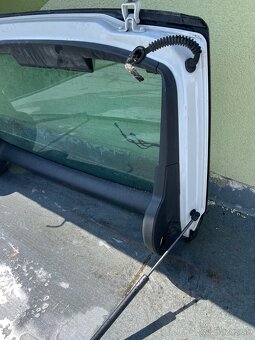 Superb 2 zadne okno sedan - 4