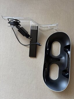 Nabíjateľný stojan na virtuálnu realitu - 4