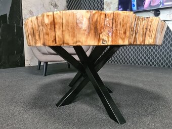 Konferenčný stôl zo smrekového dreva s epoxidom - 4