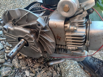 motor traktorova kosacka Briggs&Stratton - 4