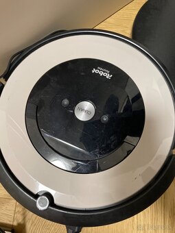 Roboticky vysavac Irobot roomba e5 - 4