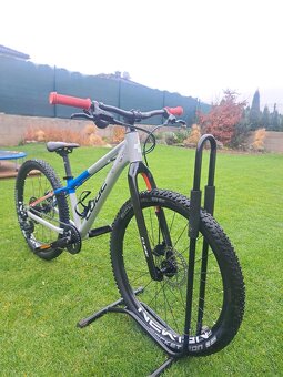 Predám detsky bicykel CUBE Reaction 240 Pro Teamline - 4