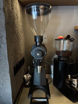 Mlynec na kávu Malkhönig EK43 - 4