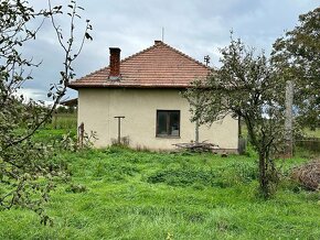 REZERVOVANÉ - rodinný dom s veľkým pozemkom - 4